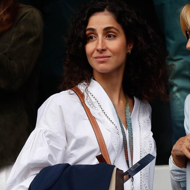 El look de Xisca Perelló con la blusa bordada que puedes comprar en Zara para ir cómoda, sencilla y estilosa en primavera