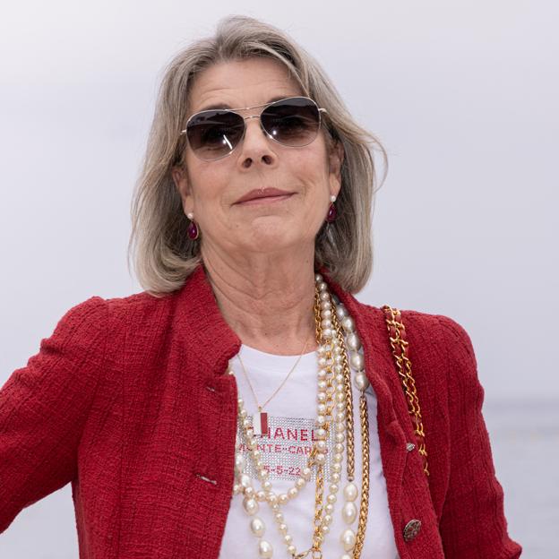 Alexandra de Hannover copia a Carolina de Mónaco: los zapatos de tacón cómodo que han llevado con sus looks de invitada y que puedes comprar en el low cost