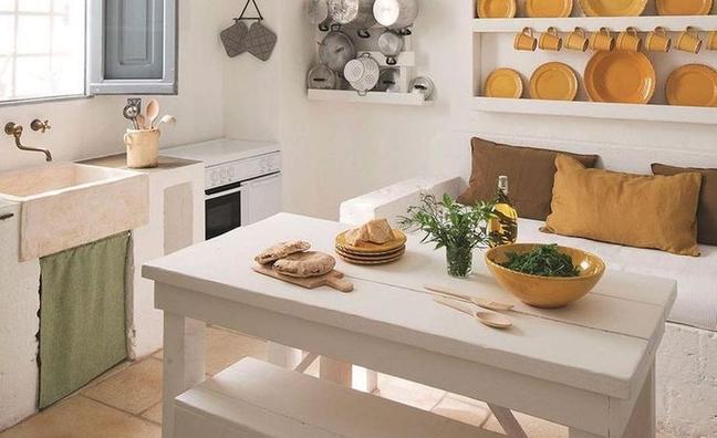 Las claves del estilo mediterráneo para decorar tu casa: cómo conseguir espacios más grandes, frescos y luminosos