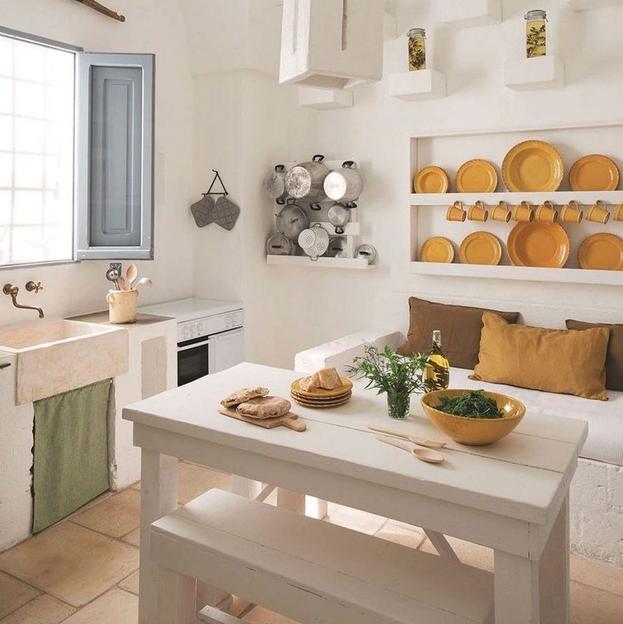 Las claves del estilo mediterráneo para decorar tu casa: cómo conseguir espacios más grandes, frescos y luminosos