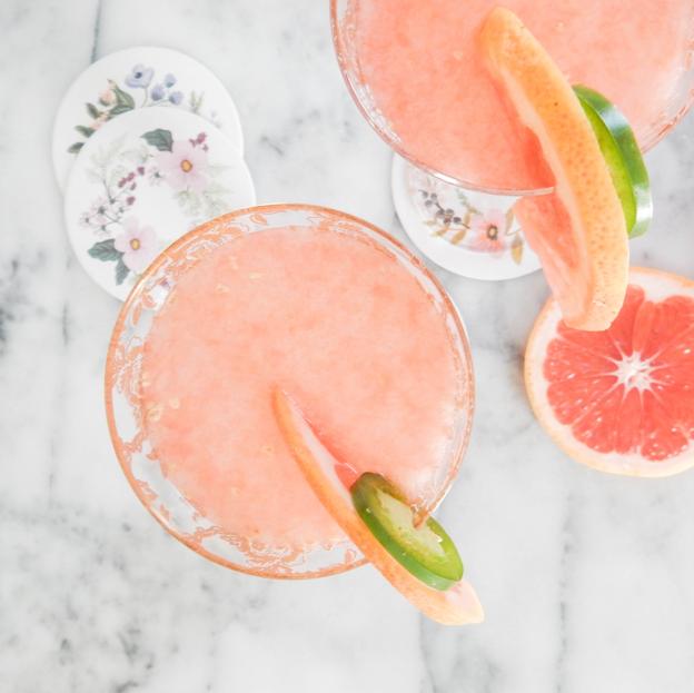 Receta fácil de Cosmopolitan: el cóctel ideal para una tarde con amigas que pusieron de moda Madonna y Carrie Bradshaw