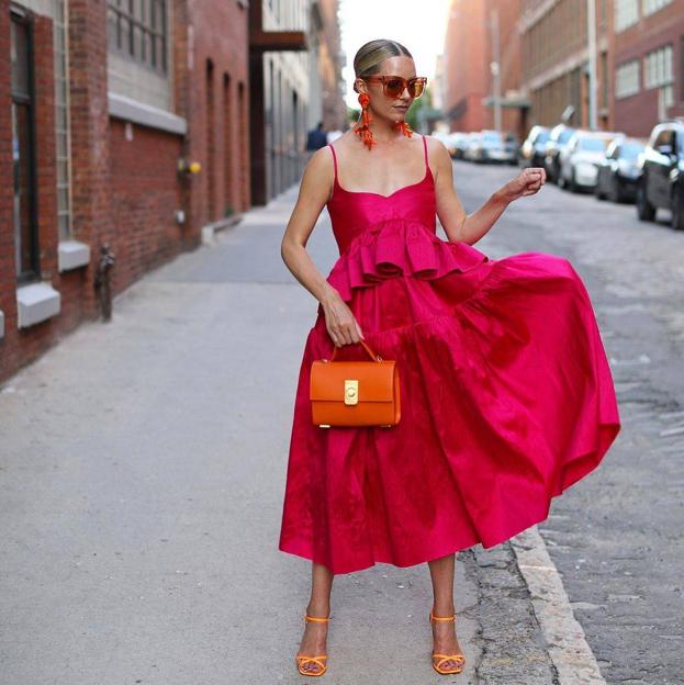 Flechazo con este espectacular vestido rosa que favorece muchísimo, es super elegante, vale para todo y está a punto de agotarse