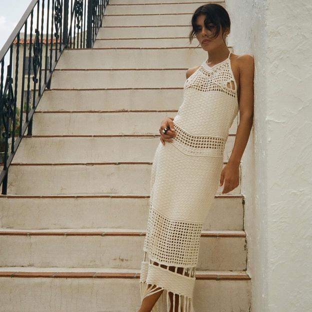 El vestido más espectacular de Zara es este amarillo de edición limitada que parece de lujo y que es perfecto para arrasar por muy poco