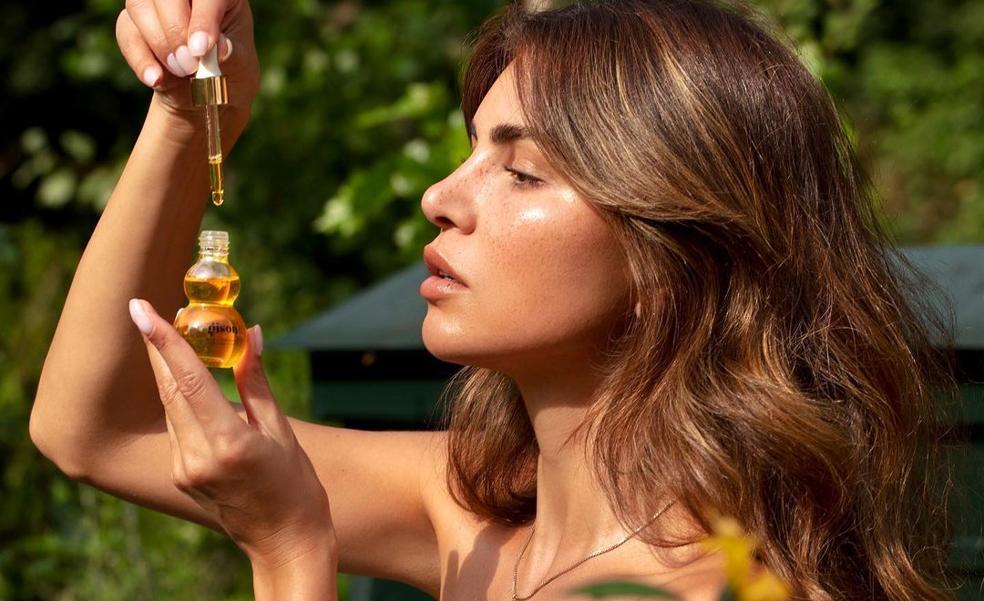 Este aceite facial baratísimo con zanahoria es un acelerador del bronceado natural que ilumina, hidrata y equilibra la piel