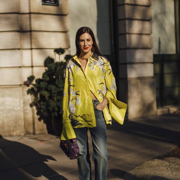 Las camisas estampadas que sientan bien a cualquier edad y puedes llevar con pantalones o faldas