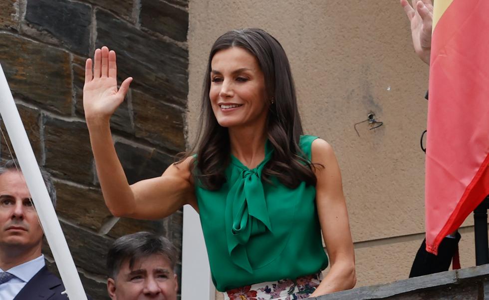 Las alpargatas cómodas y made in Spain de la reina Letizia que pegan con todo y que ha llevado en un look de primavera perfecto