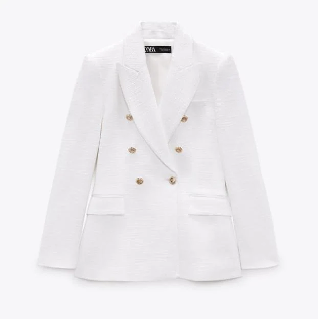 La blazer de Zara de Eva González es la chaqueta perfecta y la más elegante para los días más frescos de la primavera y el | Mujer Hoy