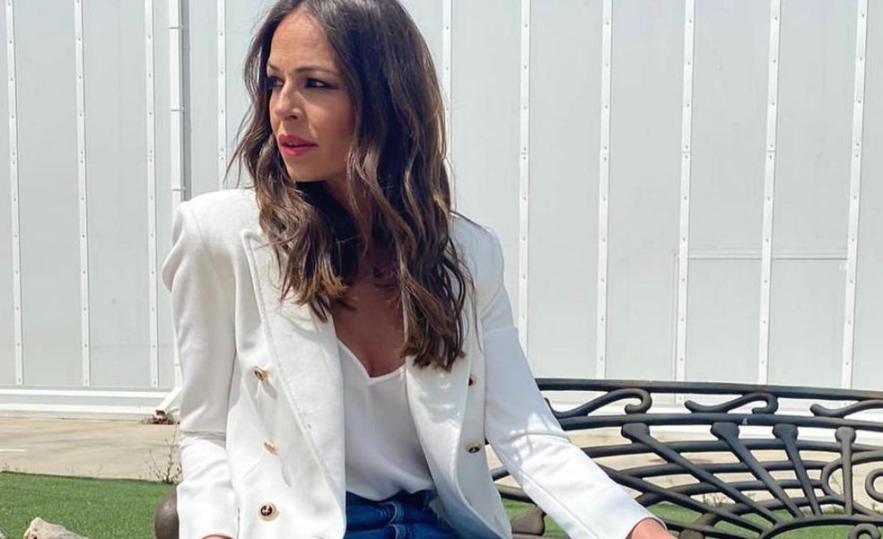 La blazer de Zara de Eva González es la chaqueta perfecta y la más elegante para los días más frescos de la primavera y el verano