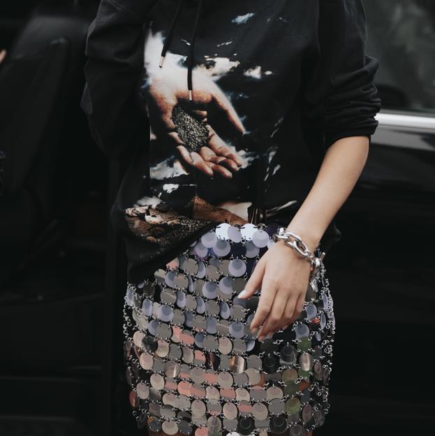 Las faldas de lentejuelas que también podrás llevar este otoño para añadir un toque de excéntrico a cualquier look
