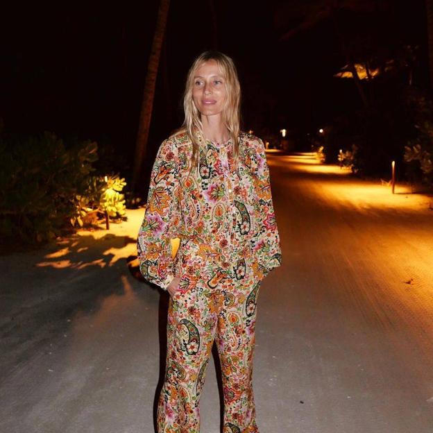 Los conjuntos estampados de blusa y pantalón que estilizan, parecen de lujo y salvan cualquier look