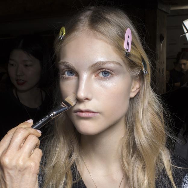 Dos trucos muy prácticos para corregir los errores más habituales que cometemos con la base de maquillaje