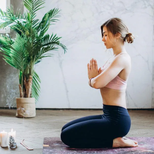 Modales veneno Dislocación Vajrasana, la postura de yoga que relaja las piernas cansadas, mejora la  ciática y ayuda con las digestiones | Mujer Hoy