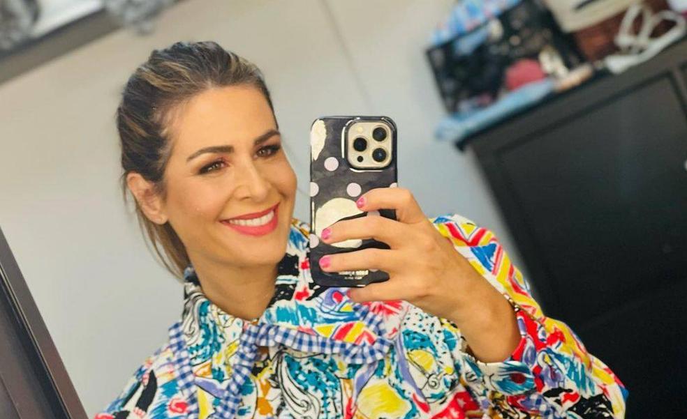 Nuria Roca tiene la camisa estampada más favorecedora de la temporada y sabemos dónde comprarla (y la copia barata)