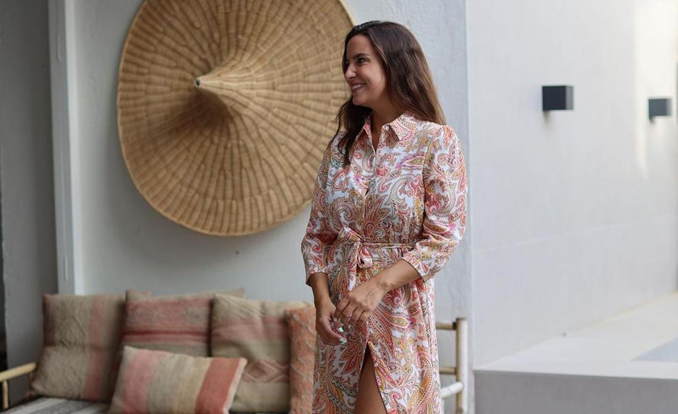 Vestido camisero y alpargatas de cuña: el look made in Spain, cómodo y muy ponible que arrasa en Instagram