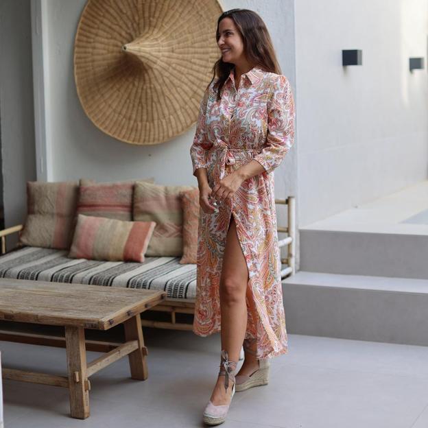 Vestido camisero y alpargatas de cuña: el look made in Spain, cómodo y muy ponible que arrasa en Instagram