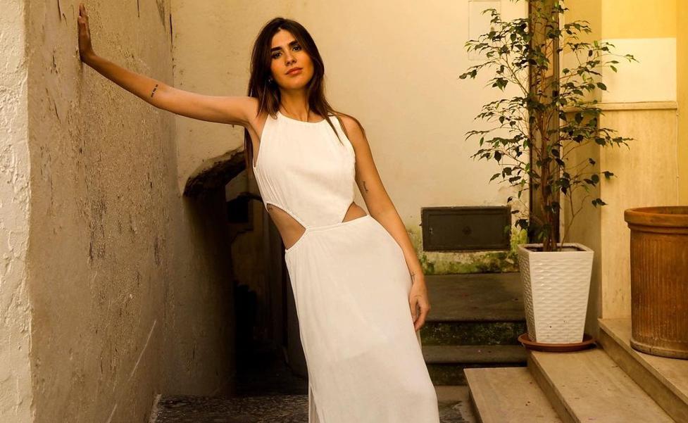 El vestido blanco de Carrefour que ha arrasado en Instagram y que es el look de verano favorito de esta influencer