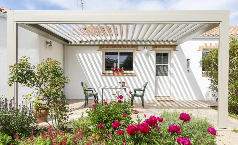 Por qué necesitas una pérgola para crear un ambiente fresco en tu jardín y poder disfrutar de los días de verano