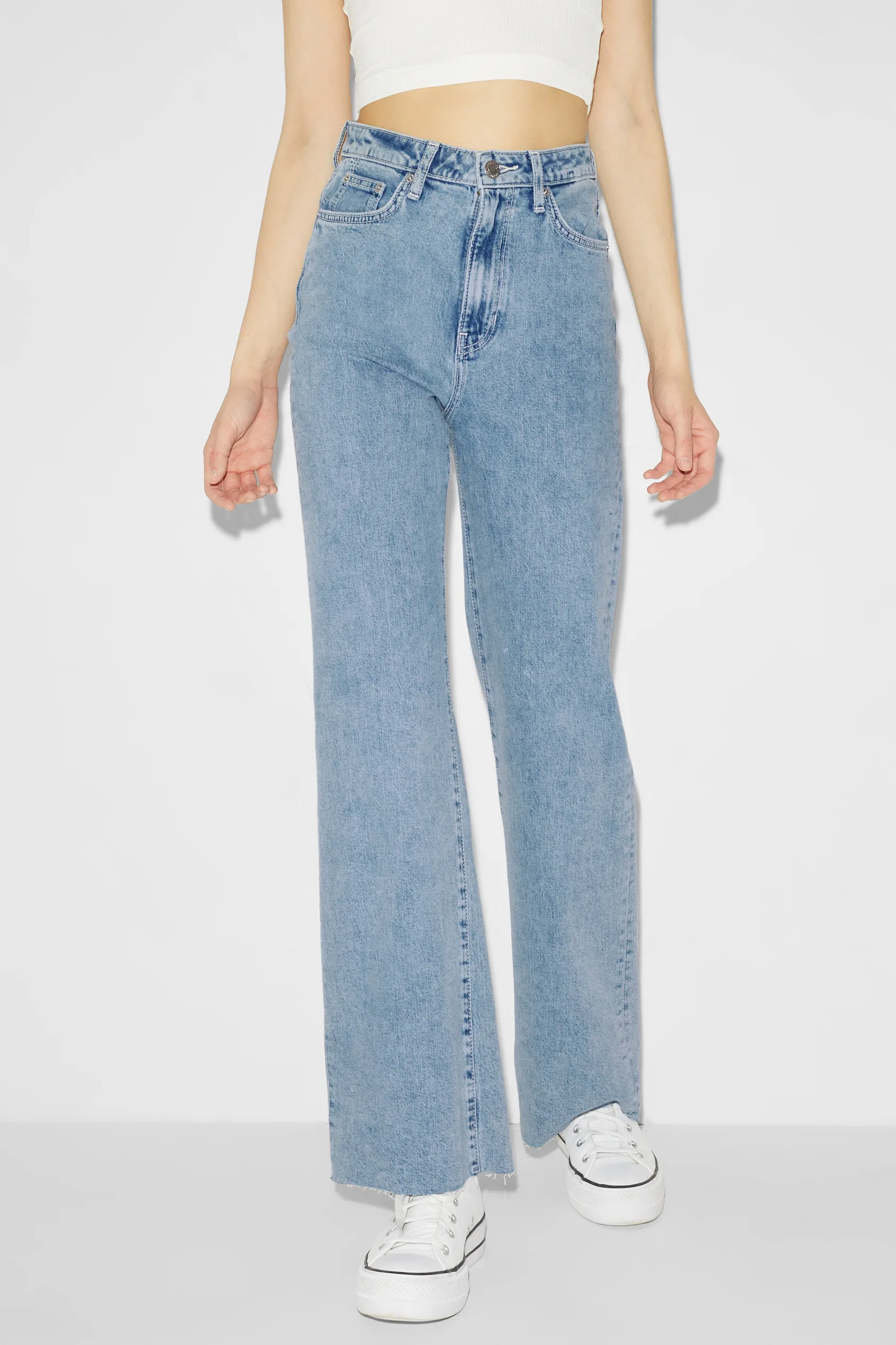 15 básicos baratos aprobados por francesas que podrás usar durante años en verano porque no pasan de moda