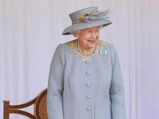 Así va a ser el Trooping the Colour más extraño de Isabel II tras su año más duro: tensiones familiares, ausencias destacadas y los Sussex como amenaza disruptiva