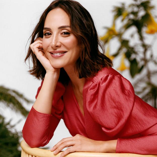 Sabemos cuál es el vestido sencillo con cuello halter más favorecedor de Tamara Falcó para no pasar calor en verano