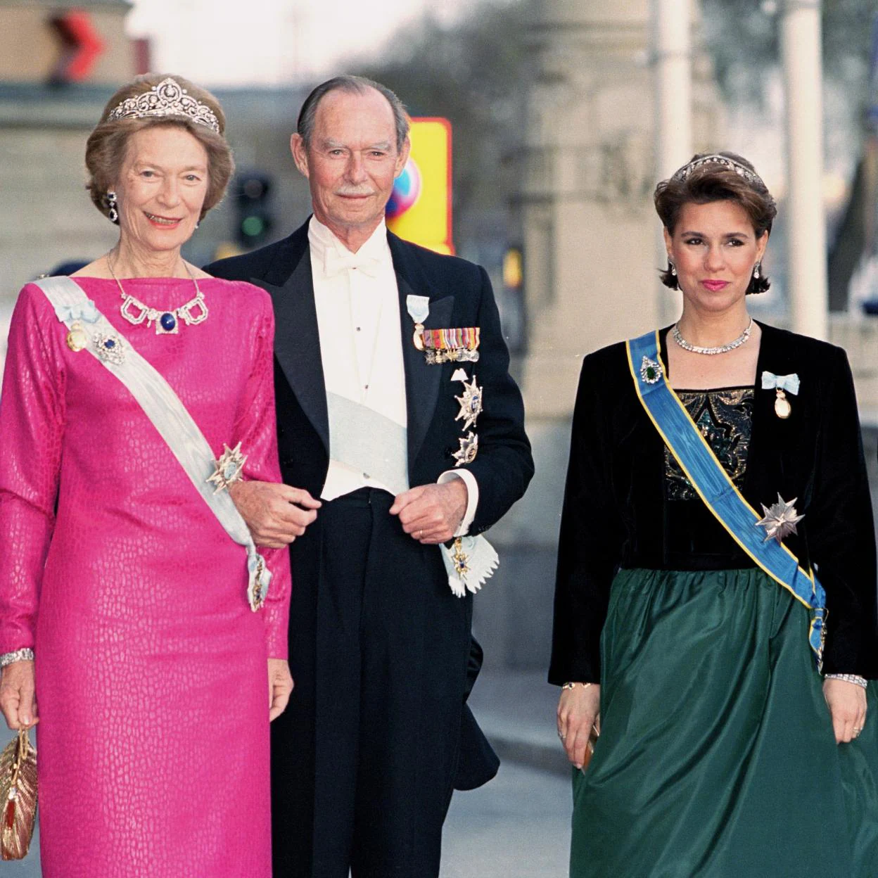 De izquierda a derecha, la suegra, la Gran Duquesa Josefina-Carlota, su esposo, el Gran Duque Juan de Luxemburgo, y su nuera, la cubana (y actual Gran Duquesa) María Teresa Mestre./getty images