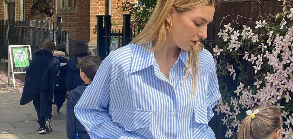 Así es como tienes que llevar la camisa azul de primavera ir elegante sin esfuerzo, según las influencers | Mujer Hoy