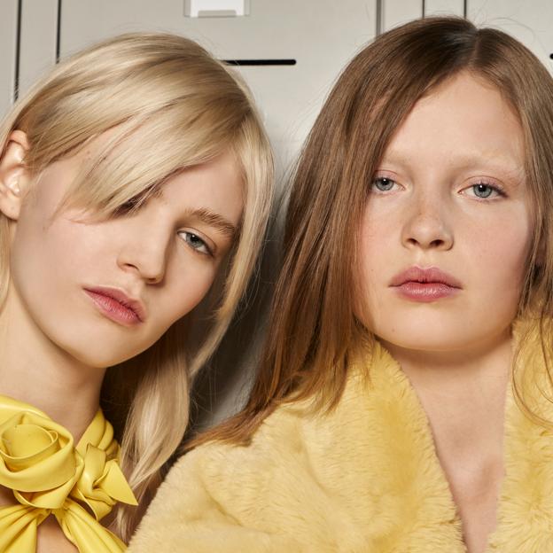 Colorete en barra, el truco super fácil para lograr un efecto buena cara al instante con este multiusos de belleza que puedes llevar en el bolso