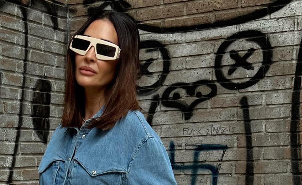 El look rejuvenecedor más fácil de copiar es este de Vicky Martín Berrocal con pantalones de Zara y camisa de Bershka