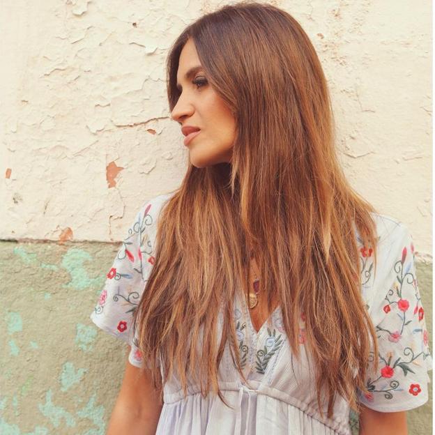 Estas originales sandalias de yute con cuña comodísima son las favoritas de Sara Carbonero para el día a día (y son made in Spain)