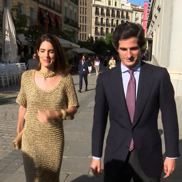 El precioso vestido midi de punto dorado ha llevado Palazuelo a la ópera copiar en Zara | Mujer Hoy