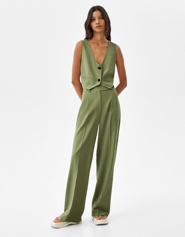 11 básicos preciosos que sientan de maravilla a las bajitas porque estilizan y te hacen parecer más alta