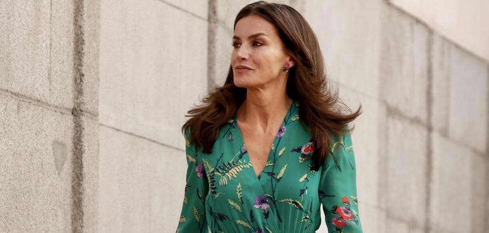 La reina Letizia recupera su vestido midi favorito: así es el