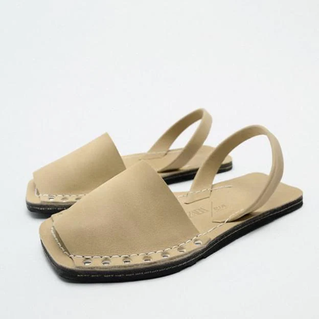 lanzamiento Ordenador portátil preparar Las menorquinas de Zara disponibles en tres colores que van a desbancar a  las sandalias planas como calzado cómodo del verano | Mujer Hoy