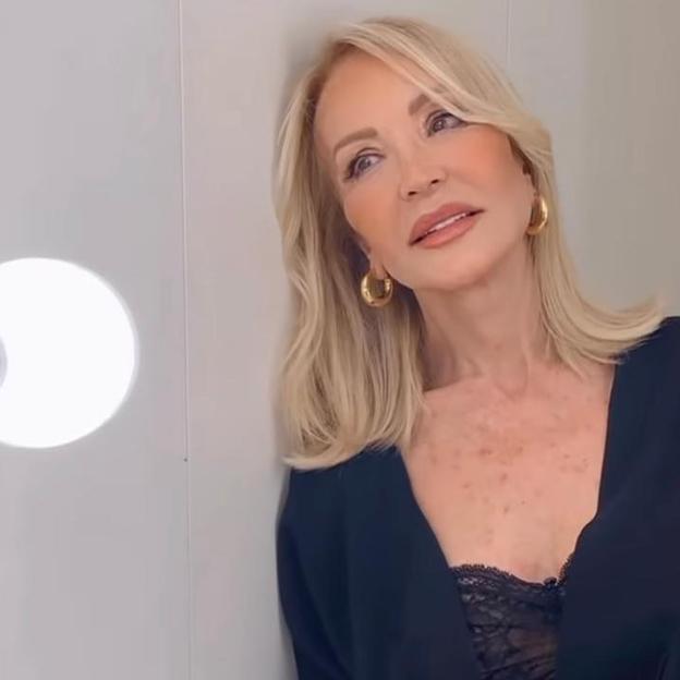 El secreto de Carmen Lomana para tener unas piernas de escándalo es este aparato de masaje que drena y acaba con la retención de líquidos