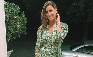 El look con vestido mini y sandalias planas de Ana Boyer que queda de lujo y que es perfecto para verano