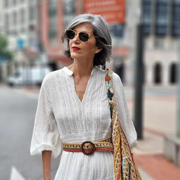 Robar a Persuasivo Violeta El vestido blanco más elegante y fresquito que rejuvenece a los 50 es todo  un éxito de ventas | Mujer Hoy