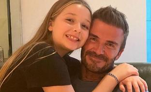 El look viral con vestido y las zapatillas más buscadas de Harper Beckham: la hija de Victoria Beckham ya es un icono de estilo