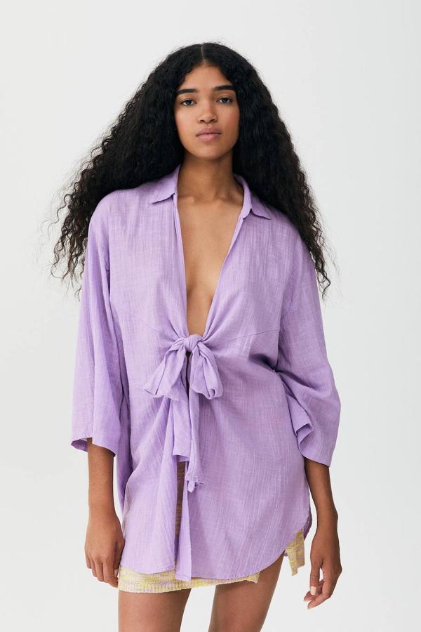 Camisas anudadas: la tendencia del verano que llevan las mejor vestidas para rejuvenecer su look