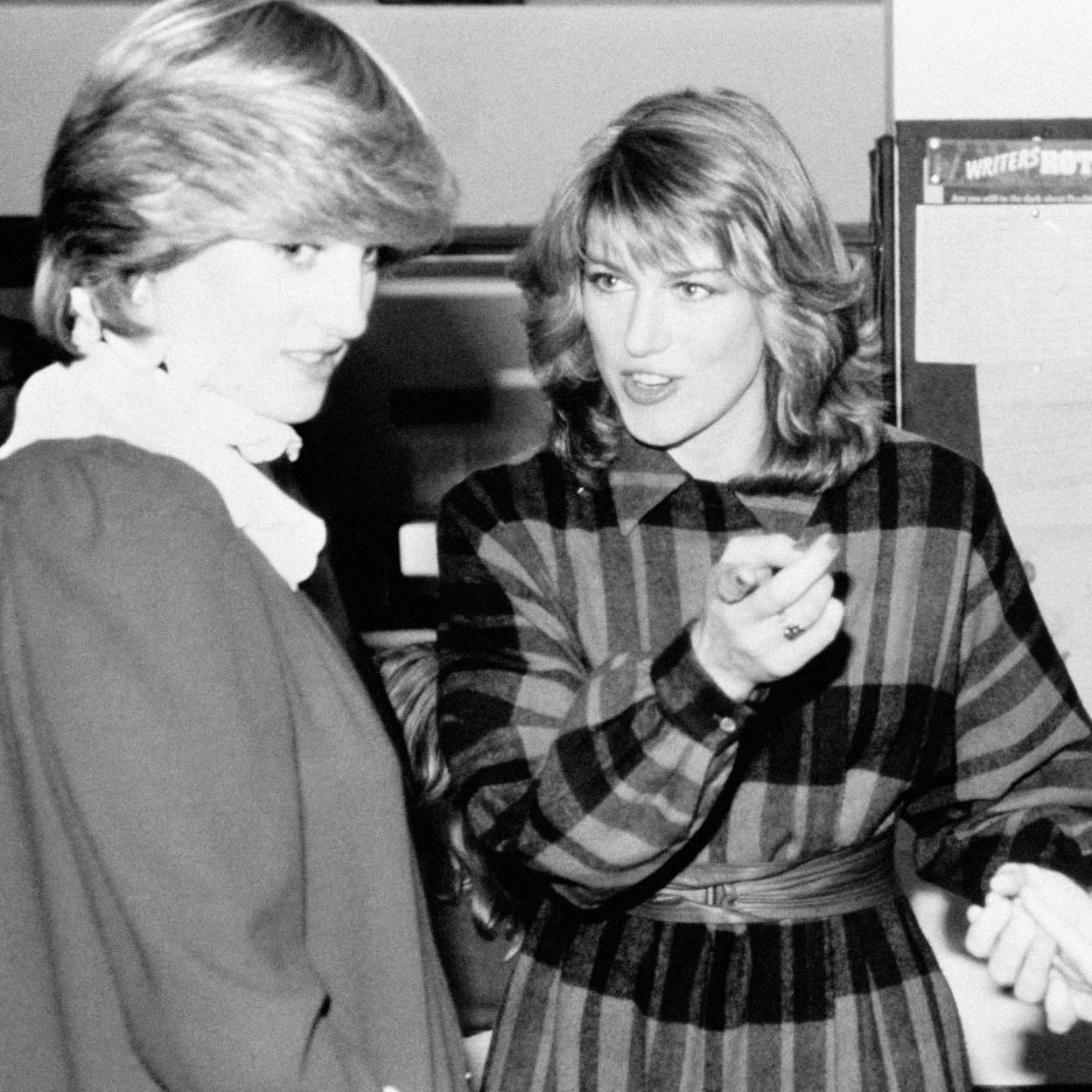 La periodista Selina Scott con la princesa Diana de Gales./getty images