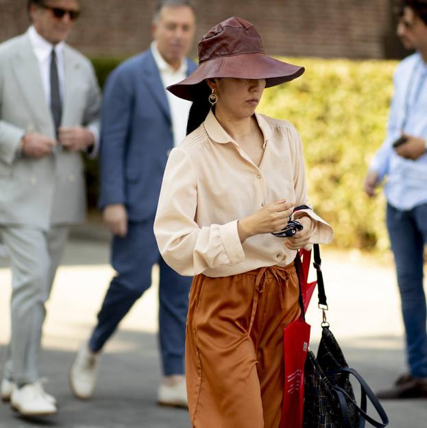 Hemos encontrado los pantalones de lino más rejuvenecedores en las rebajas de Bershka por menos de 20 euros