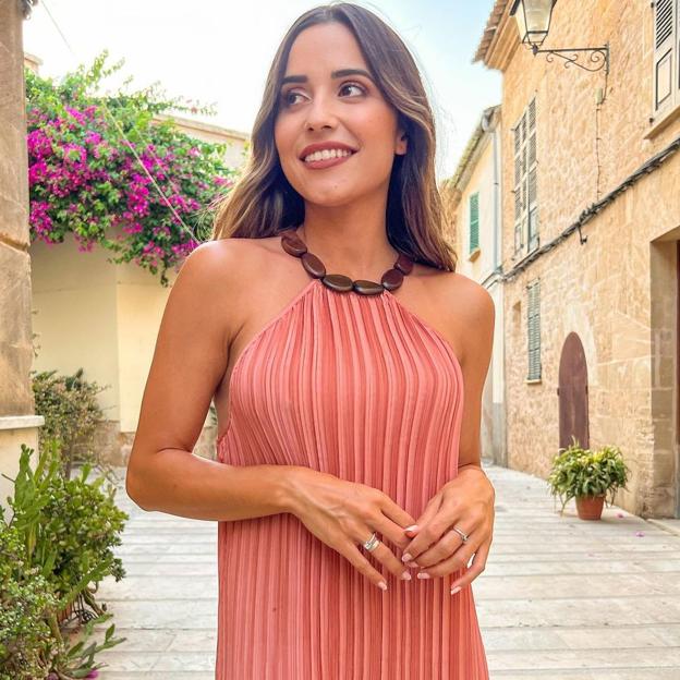 Grapa Abultar caravana Ficha el vestido de Zara que las influencers se rifan: Cómodo, elegante y  fresquito para el verano | Mujer Hoy