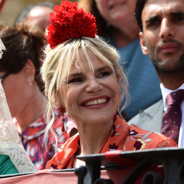 Los zapatos de verano más originales y coloridos son estos mules que han enamorado a Eugenia Martínez de Irujo