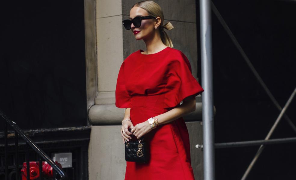 El vestido rojo perfecto está en Primark: es baratísimo, cómodo, ponible y sienta bien a todo el mundo