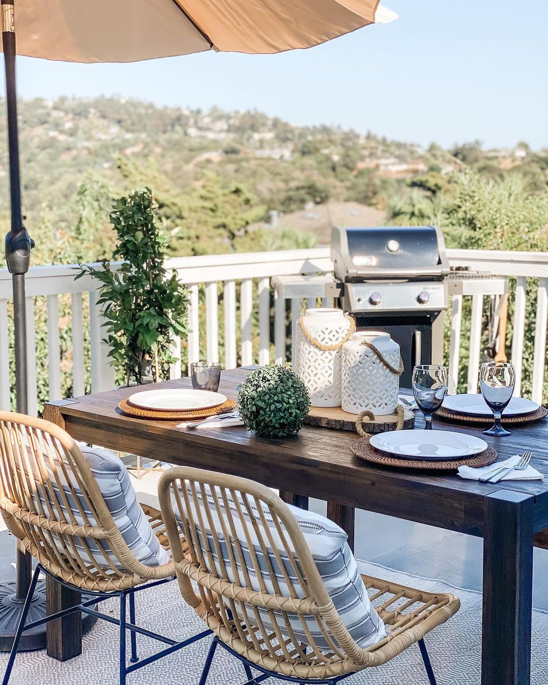 Conjuntos de mesas y sillas, sofás, tumbonas... Los muebles de exterior más baratos de Amazon para tu terraza y jardín