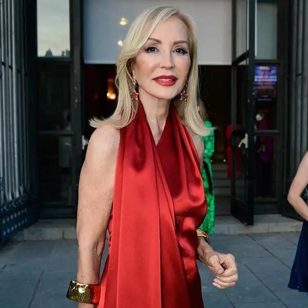 El look rejuvenecedor de Carmen Lomana con vestido de la firma icónica que adoran las inglesas y quita años