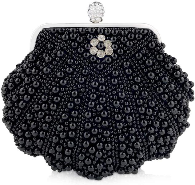 Los bolsos con perlas más bonitos están en Amazon y los complementarás con prendas básicas para hacer que tu look sea el centro de atención