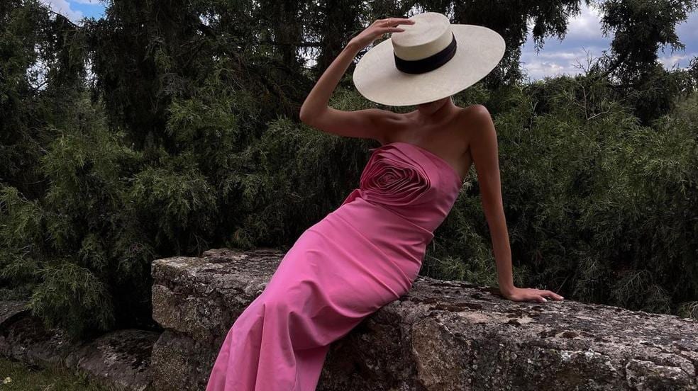 Estos vestidos rosas serán los favoritos de influencers y famosas también  en otoño | Mujer Hoy