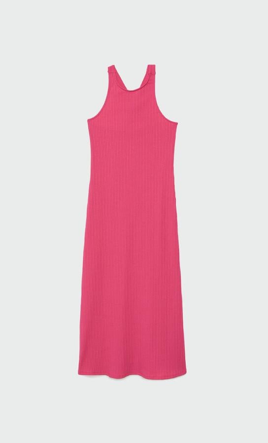 Estos vestidos rosas serán los favoritos de influencers y famosas también en otoño