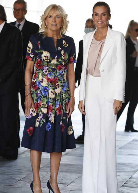 La reina Letizia junto a Jill Biden. / GTRES