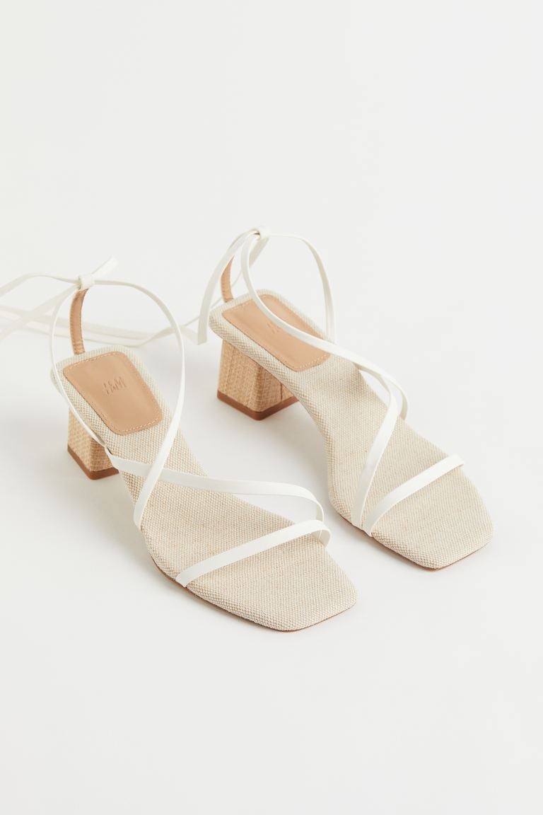 Las sandalias con tiras más cómodas y bonitas de la nueva temporada está en el low cost: gracias Zara, Mango y Stradivarius